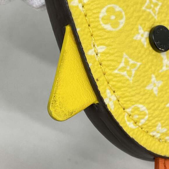LOUIS VUITTON Yellow Monogram Charm - Picture 5 of 7